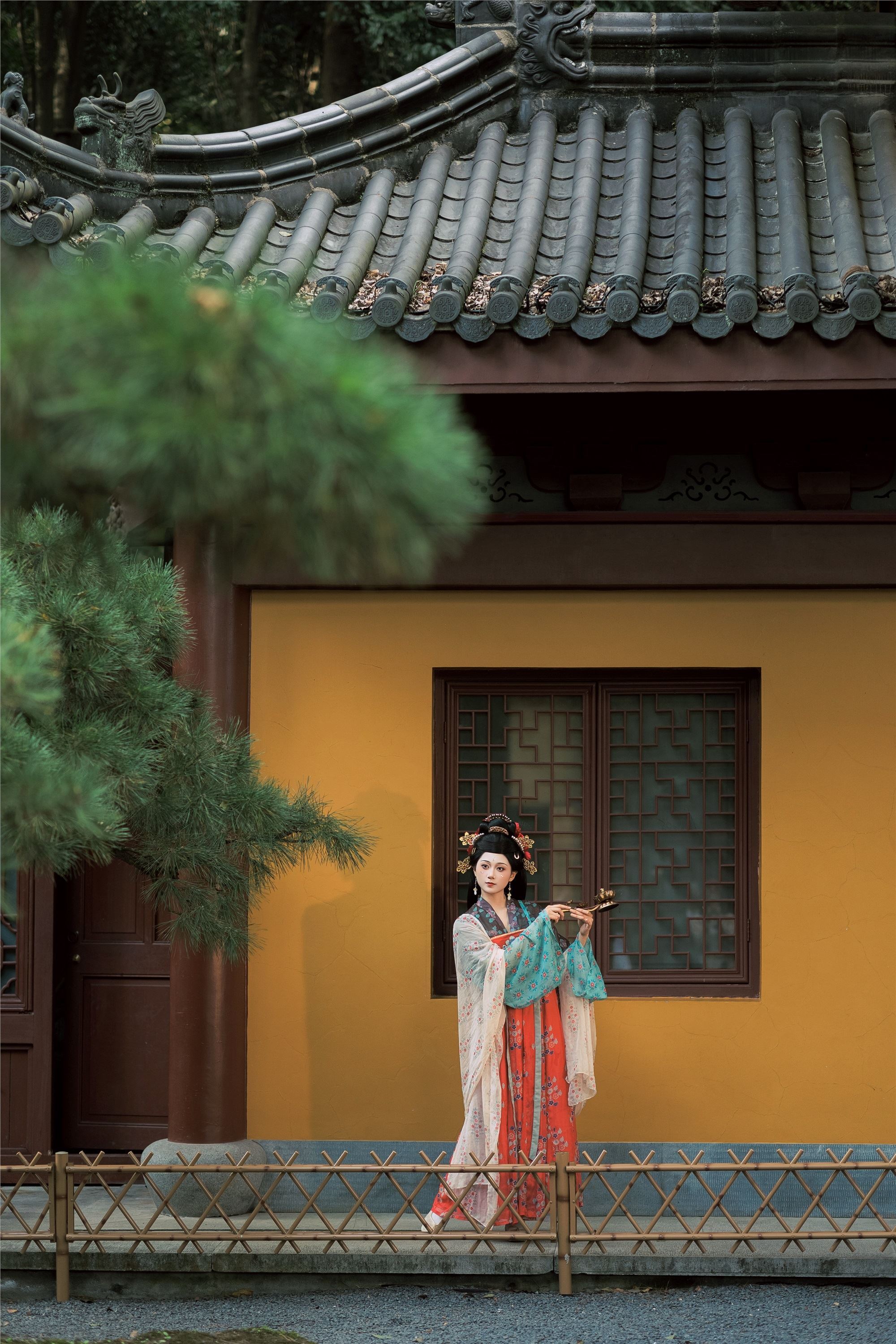 YITUYU艺图语 2025.01.12 山寺踏秋 郑钰熙